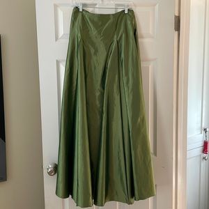 Long Taffeta Skirt in Emerald Green
